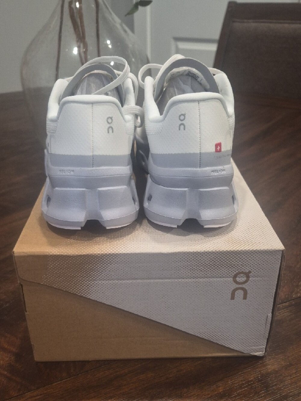 “New Women’s On Cloudmonster Size 6 White Gray Running Shoes - Picture 4 of 10